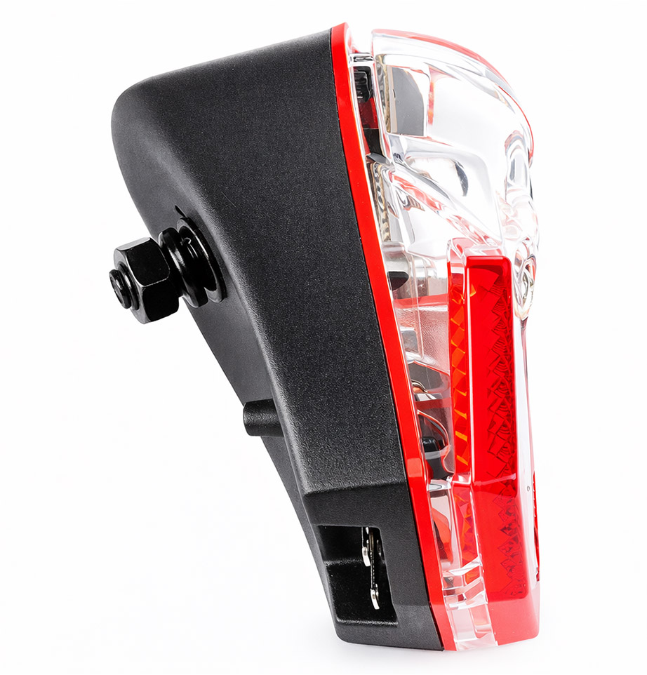 Lampa tylna dynamo na błotnik XC-114D, LED - obrazek 3